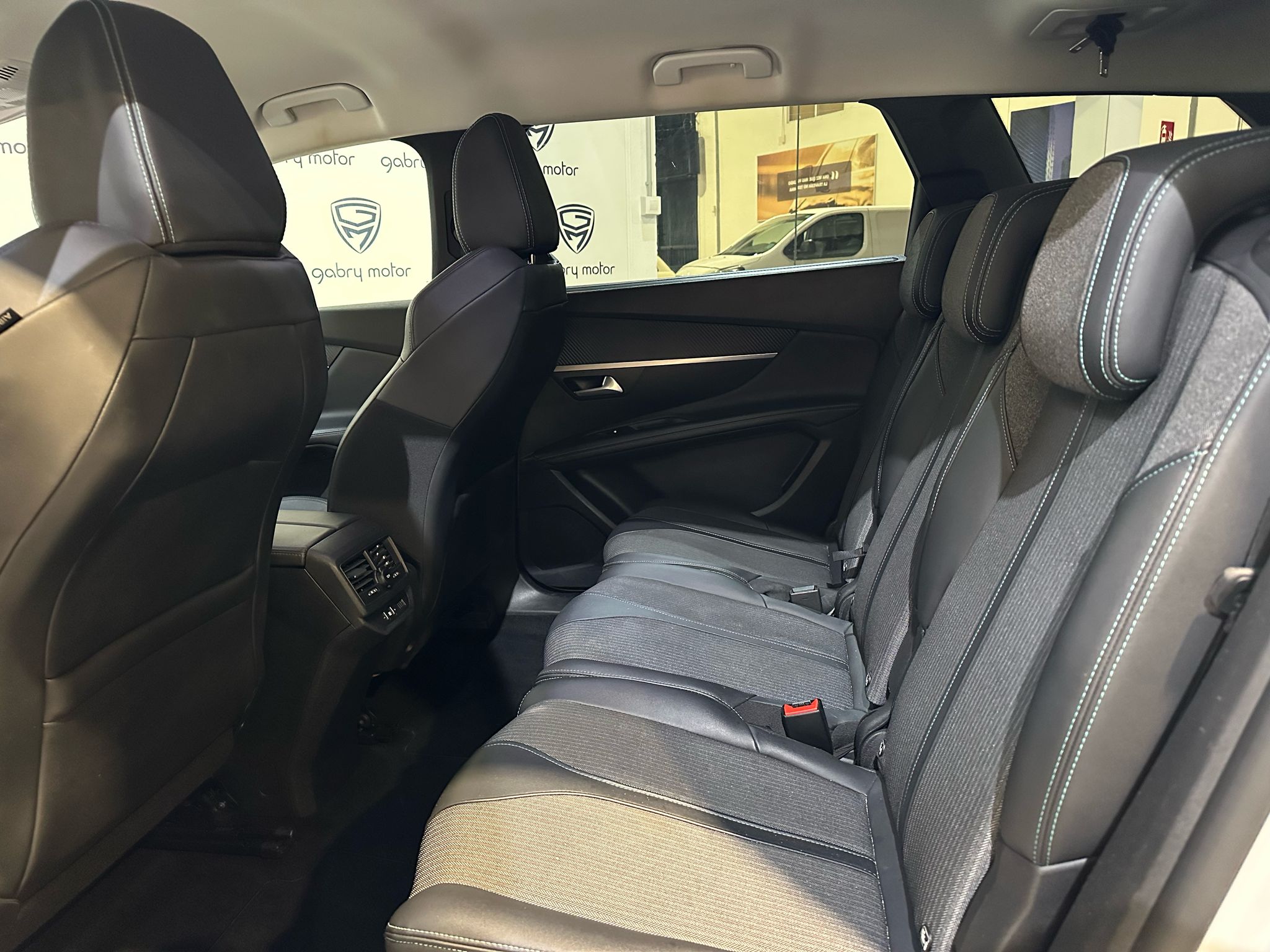 PEUGEOT 5008 1.5 BlueHDI ALLURE PACK